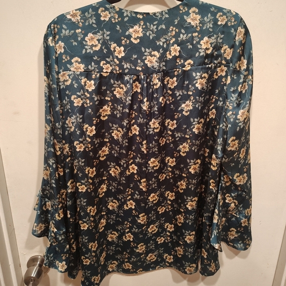 Vince Camuto Green Floral Satin V-Neck Layered Look Top Sz 1X Boho Romantic - Picture 6 of 6